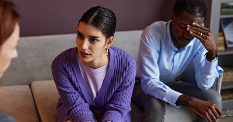 If A Woman Uses These 9 Phrases In A Conversation, She Lacks Wisdom And Maturity